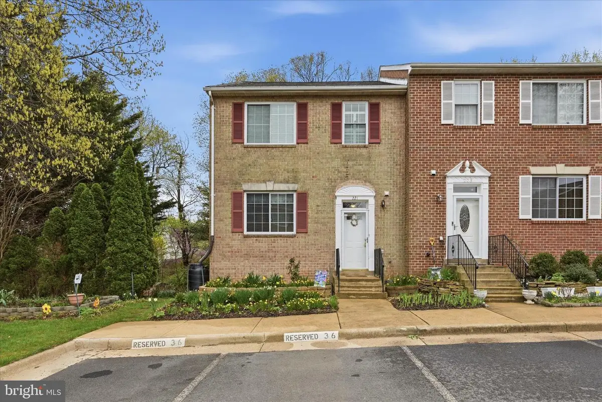 221 Beacon Dr, Sterling, VA 20164 - #1