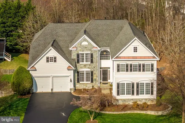 21379 Fairhunt Dr, ASHBURN, VA 20148