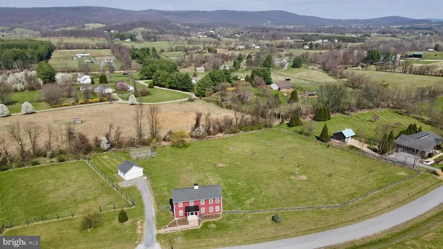 15615 Whispering Knoll Ct, Hillsboro, VA 20132 - #2