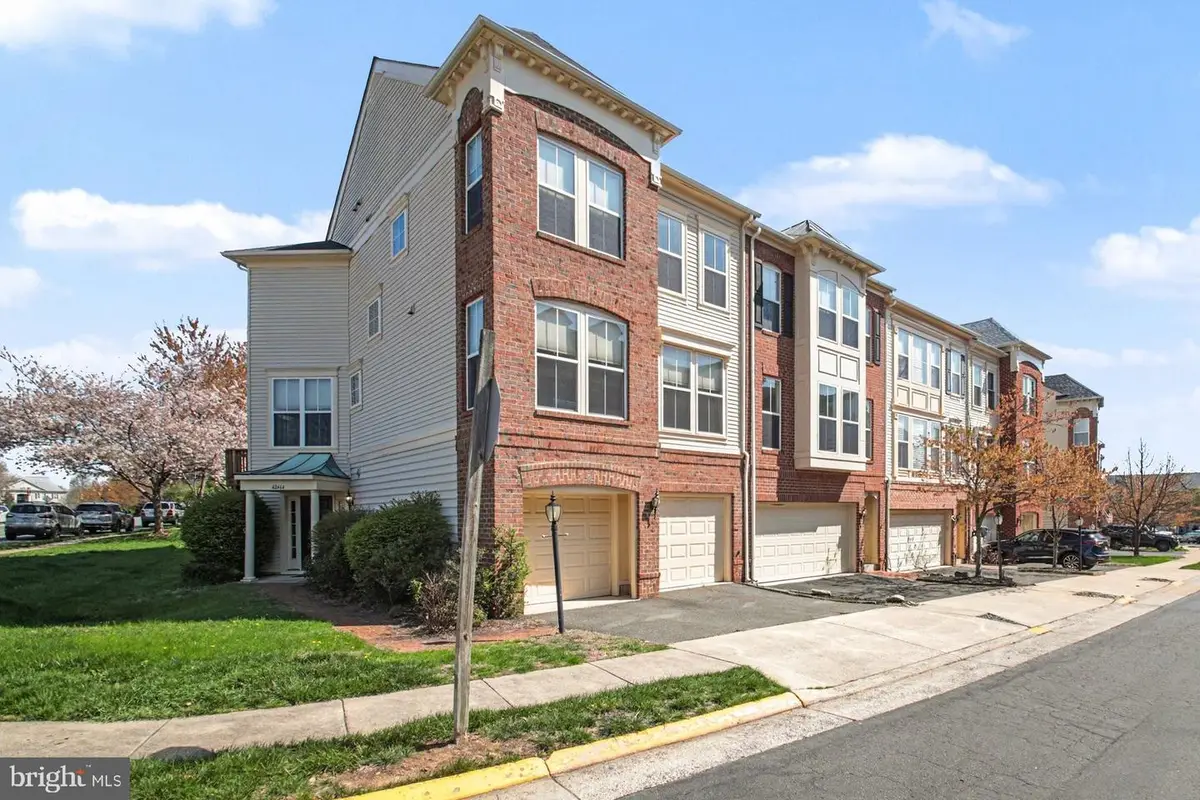 42464 Regal Wood Dr, Brambleton, VA 20148 - #1