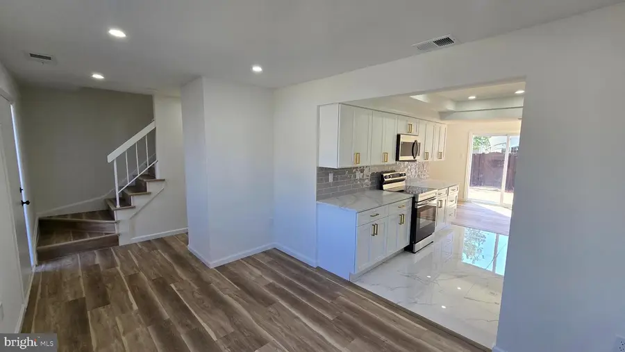 126 Richland Cir, Sterling, VA 20164 - #3