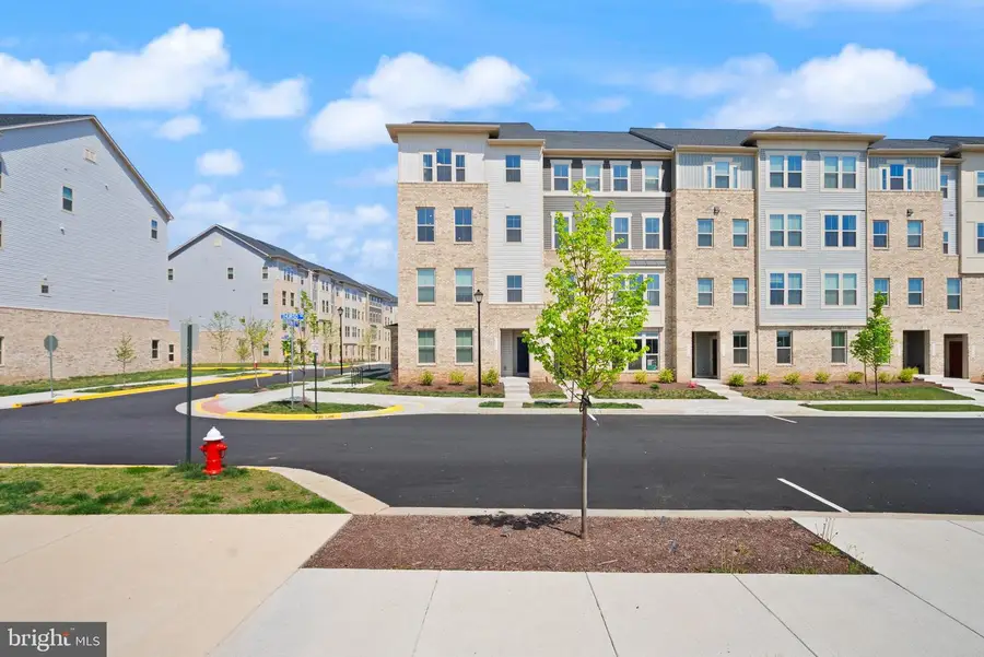 24252 Thurso Sq, Sterling, VA 20166 - #2