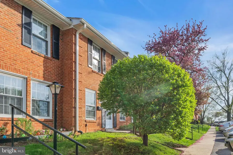 222 N Auburn Dr, Sterling, VA 20164 - #2