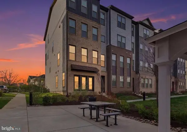 46037 Woodpecker Sq, STERLING, VA 20165