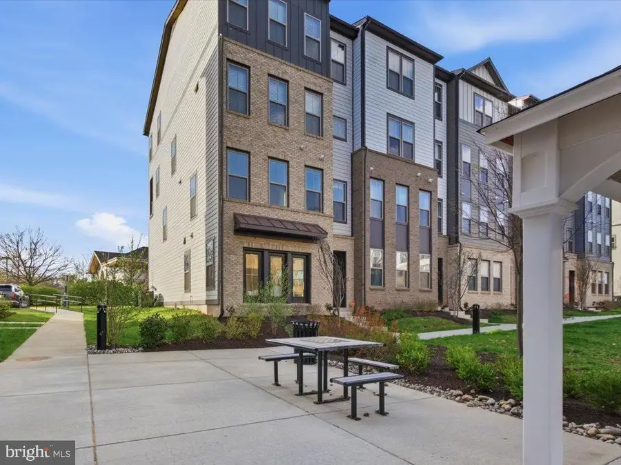 46037 Woodpecker Sq, Sterling, VA 20165 - #2