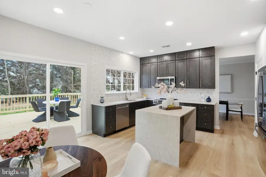 112 Locust Grove Dr, Purcellville, VA 20132 - #2