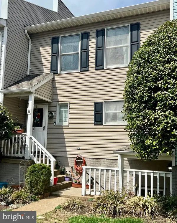 12 Stonewall Ct, MIDDLEBURG, VA 20117