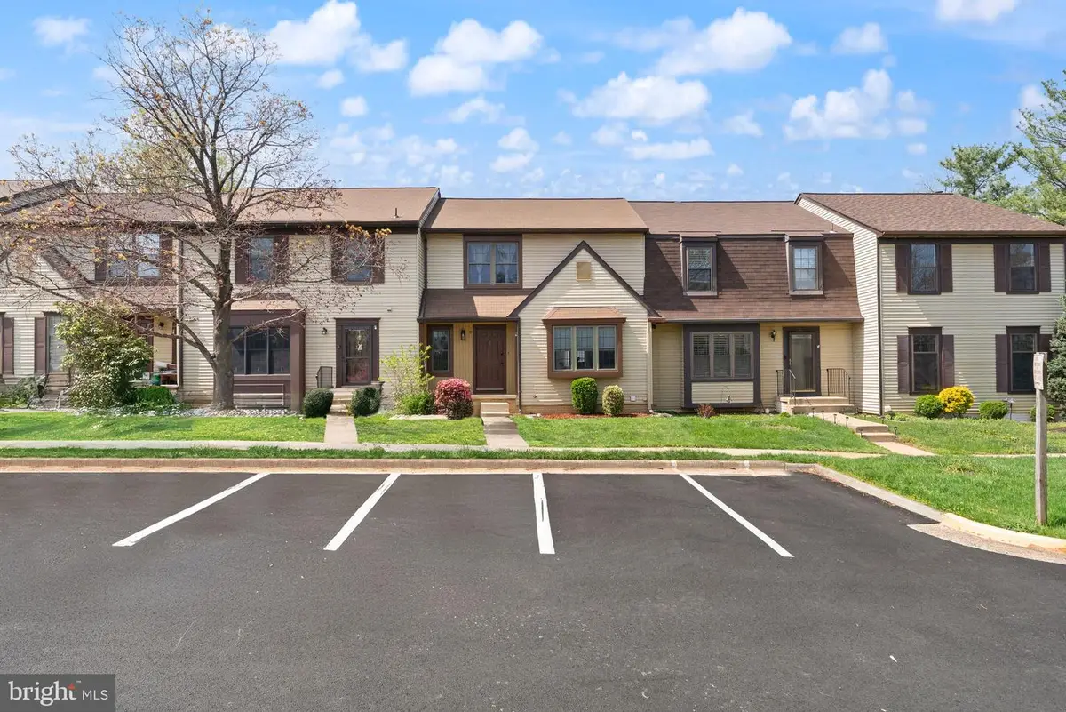 19 Jermyn Ct, Sterling, VA 20165 - #1