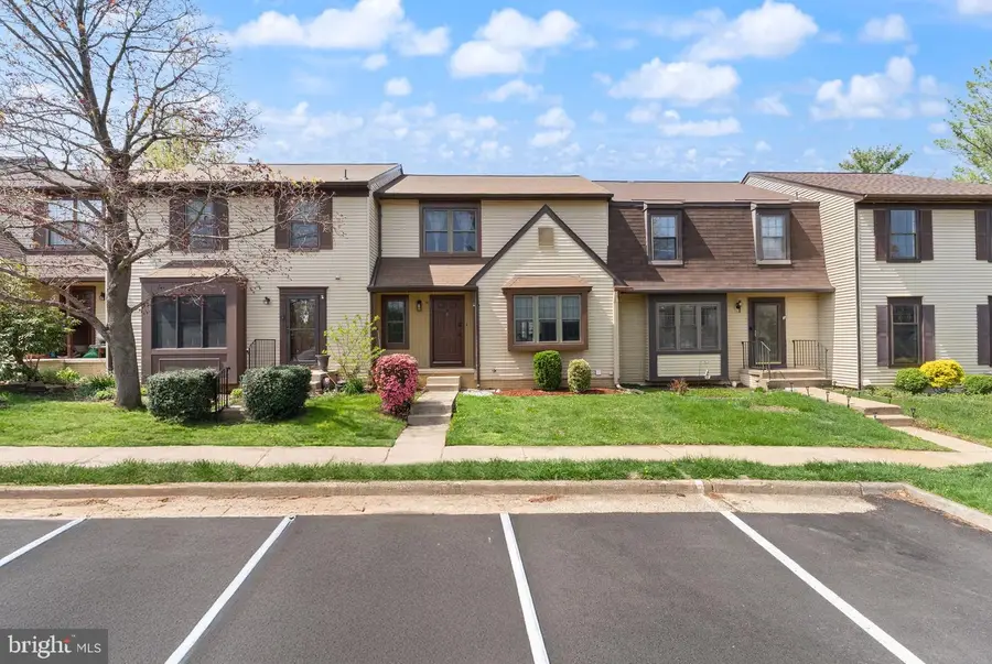 19 Jermyn Ct, Sterling, VA 20165 - #2