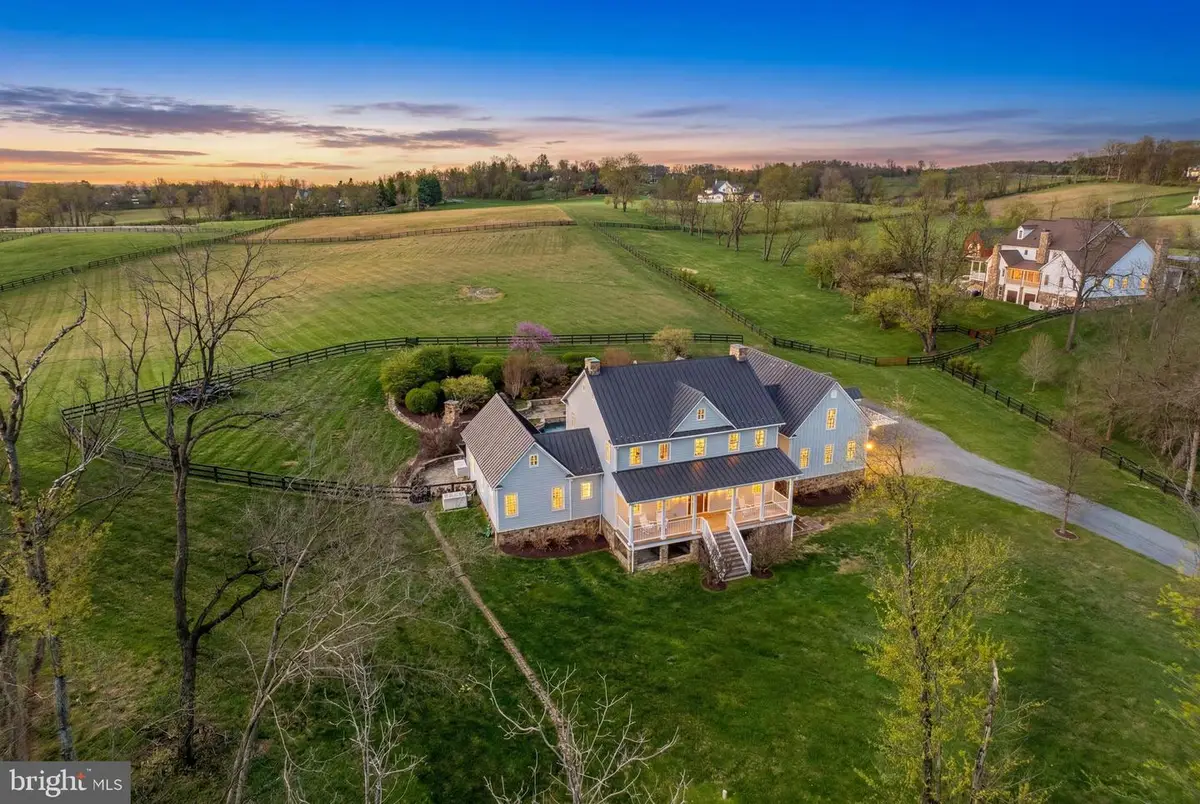 15718 Old Waterford Rd, Paeonian Springs, VA 20129 - #1