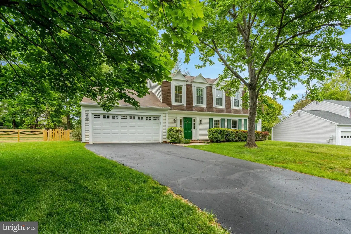 6 West Ct, Sterling, VA 20165 - #1