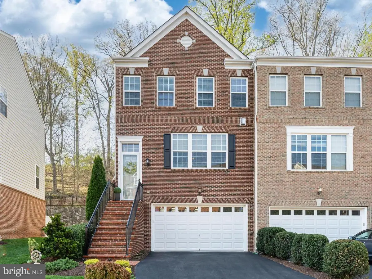 20212 Center Brook Sq, Sterling, VA 20165 - #1