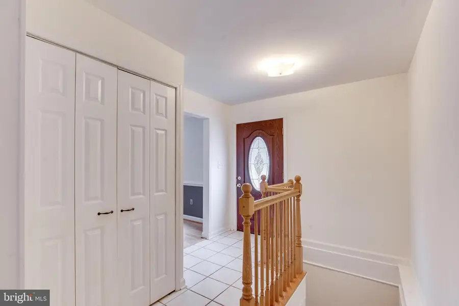 10136 Yorktown Dr, Great Falls, VA 22066 - #3