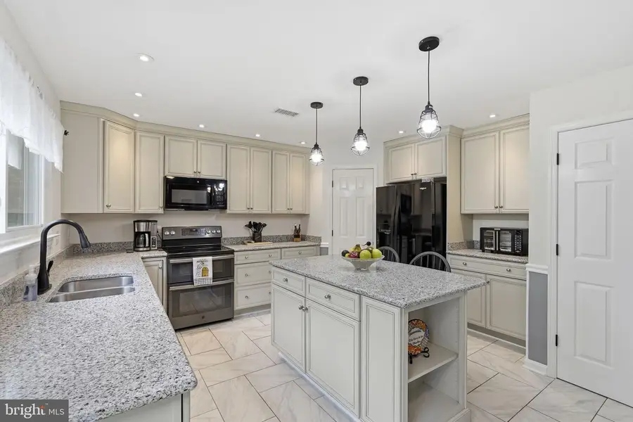 17241 Pickwick Dr, Purcellville, VA 20132 - #2