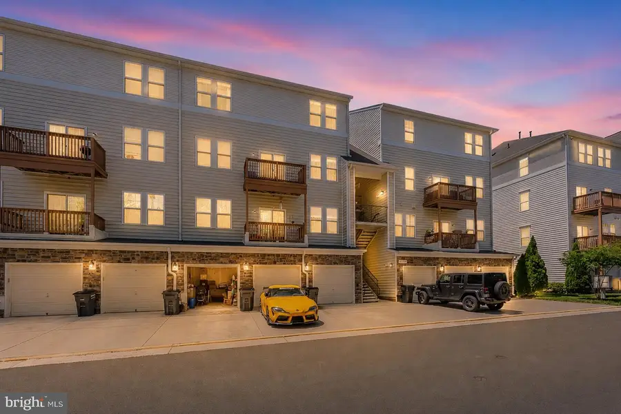 24588 Byrne Meadow Sq #302, Aldie, VA 20105 - #2