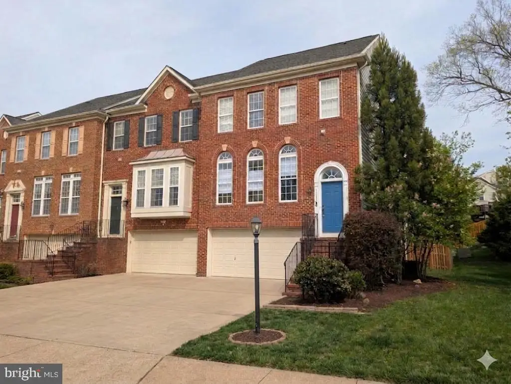 19209 Kepharts Mill Ter, Leesburg, VA 20176 - #1