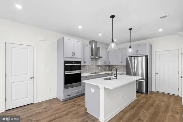 43841 Venetian Sq, ASHBURN, VA 20147