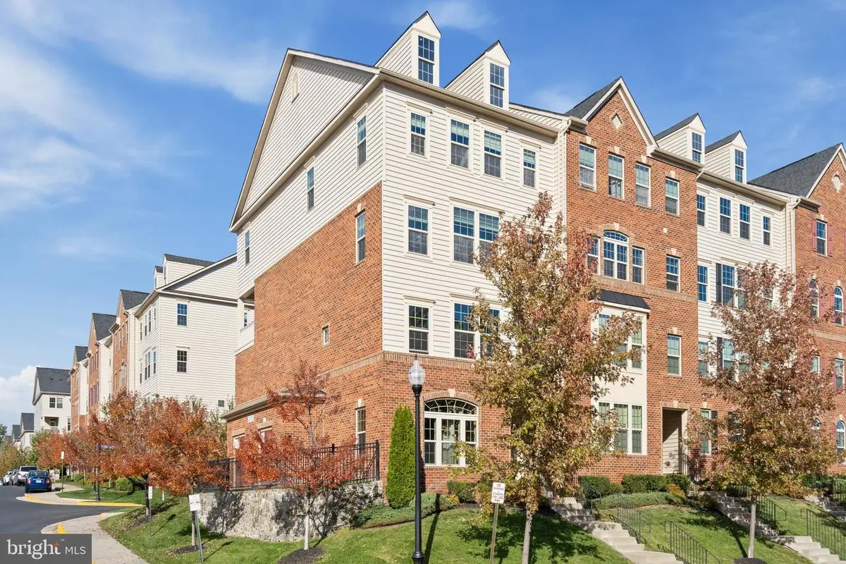 42102 Winning Glory Dr, Aldie, VA 20105 - #1