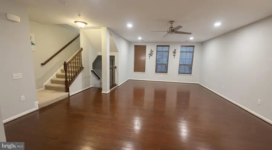 43573 Helmsdale Ter, Chantilly, VA 20152 - #2