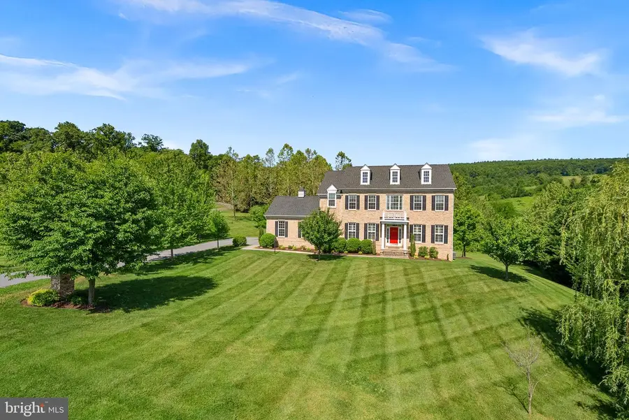 35124 Greyfriar Dr, Round Hill, VA 20141 - #2