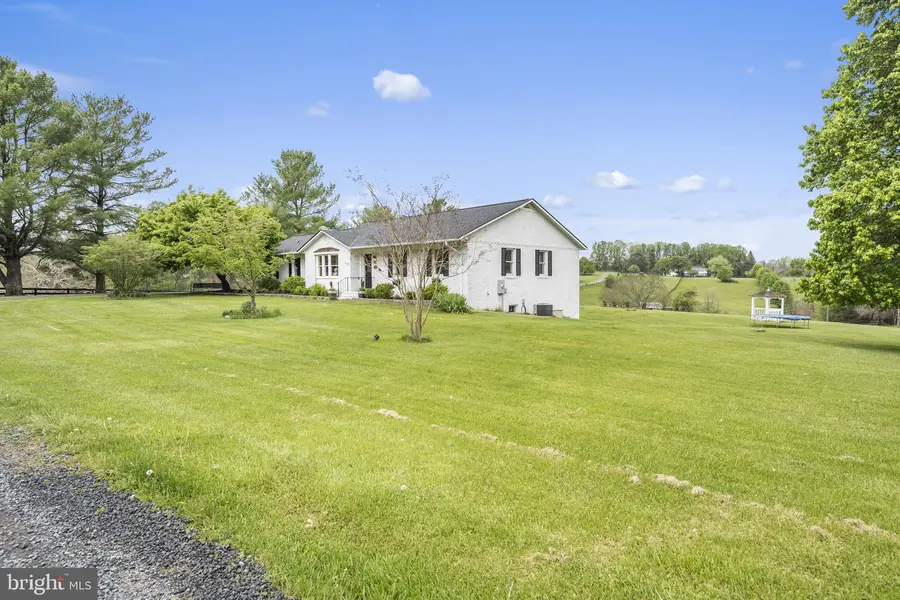 16045 Hamilton Station Rd, Waterford, VA 20197 - #2