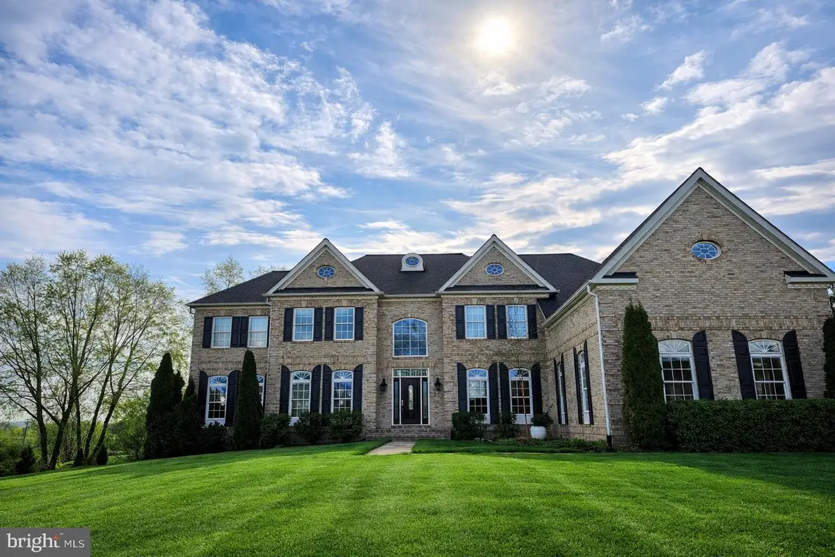 16720 Falconhurst Dr, Purcellville, VA 20132 - #1