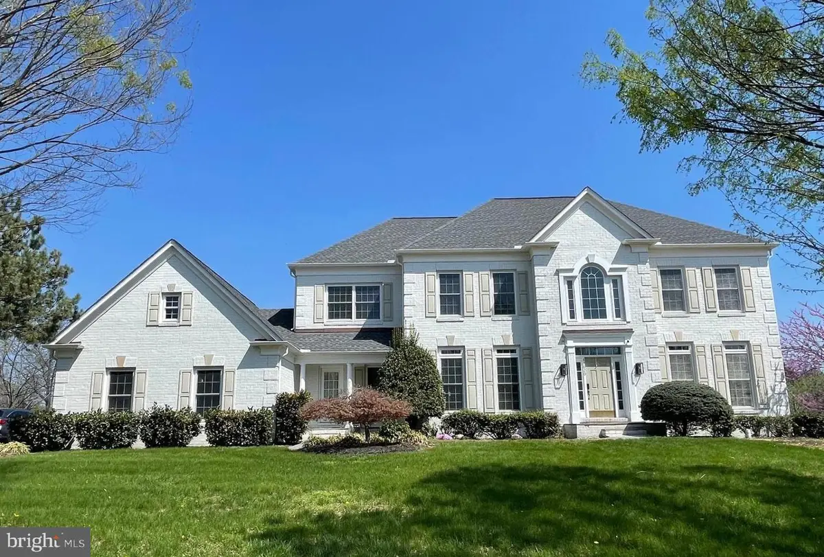 43820 Churchill Glen Dr, Chantilly, VA 20152 - #1