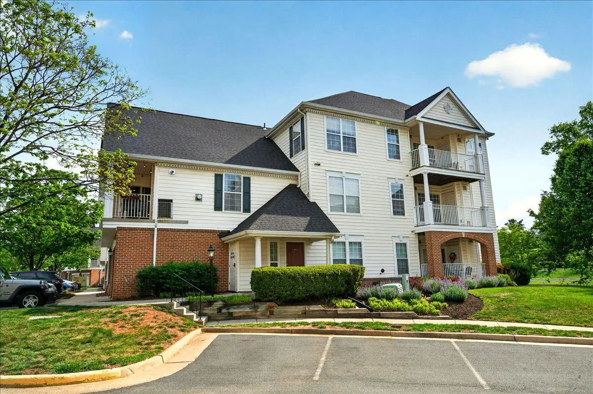 25280 Lake Shore Sq #205, Chantilly, VA 20152 - #1