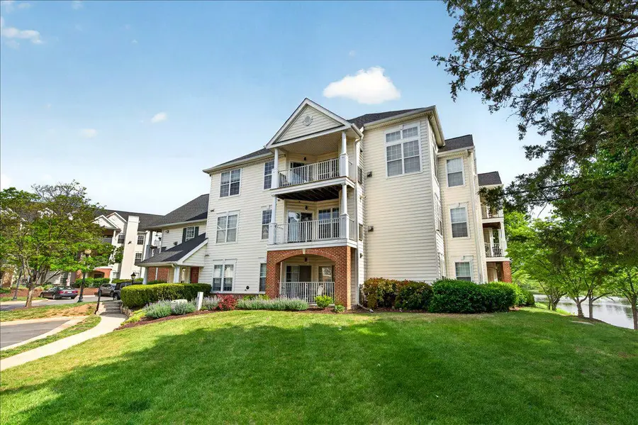 25280 Lake Shore Sq #205, Chantilly, VA 20152 - #3