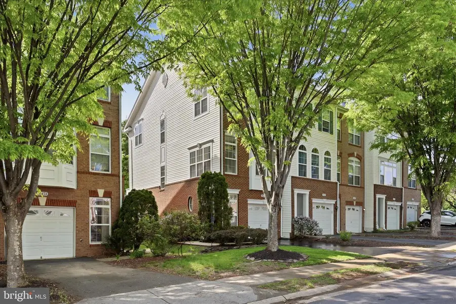 20471 Greymont Ter, Ashburn, VA 20147 - #2