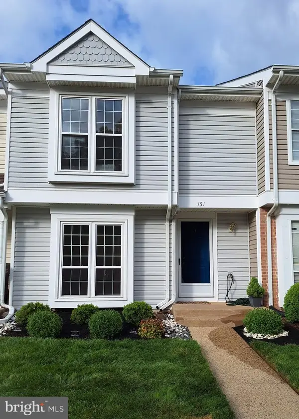 151 Edinburgh Sq, STERLING, VA 20164