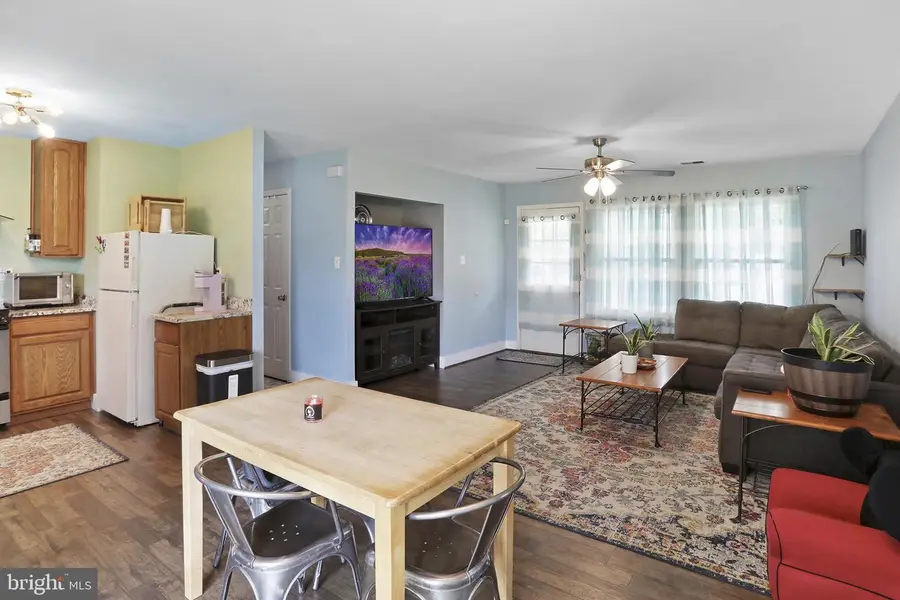 402 Williamsburg Rd, Sterling, VA 20164 - #3