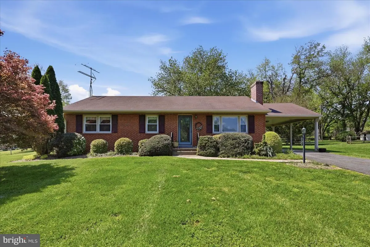 19303 Gleedsville Rd, Leesburg, VA 20175 - #1