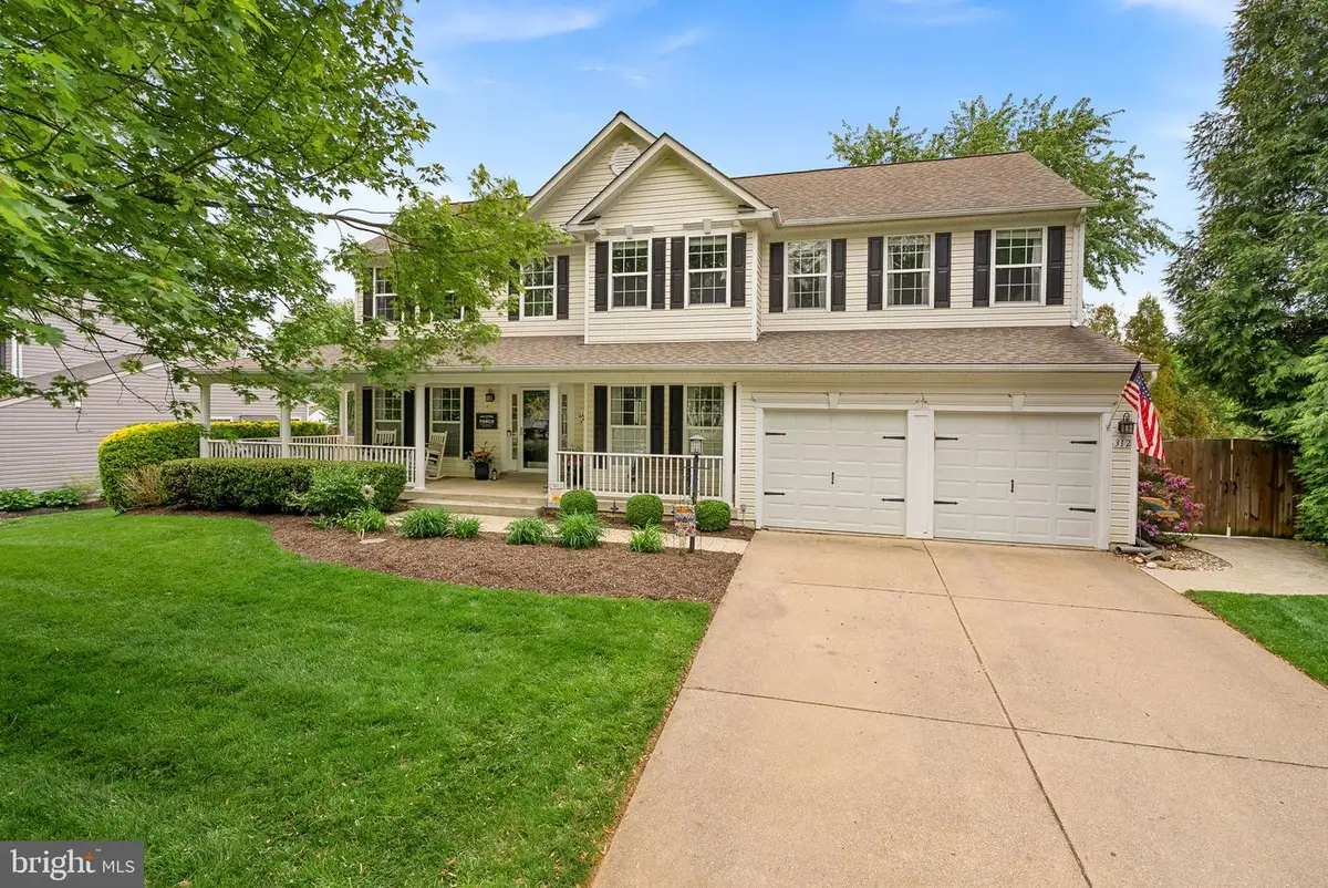 312 Locust Grove Dr, Purcellville, VA 20132 - #1