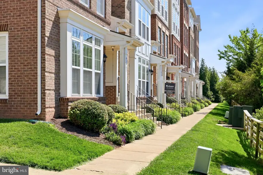 43487 Town Gate Sq, Chantilly, VA 20152 - #2