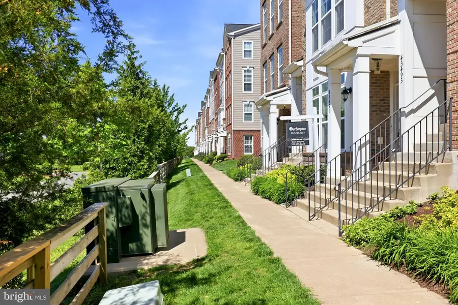 43487 Town Gate Sq, Chantilly, VA 20152 - #3