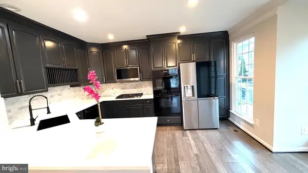 26121 Nimbleton Sq, CHANTILLY, VA 20152