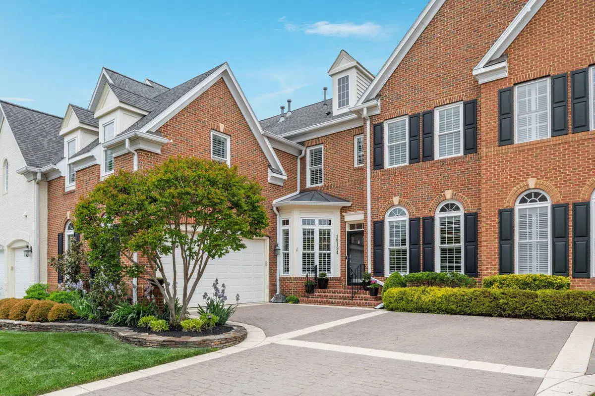 19194 Greystone Sq, Leesburg, VA 20176 - #1
