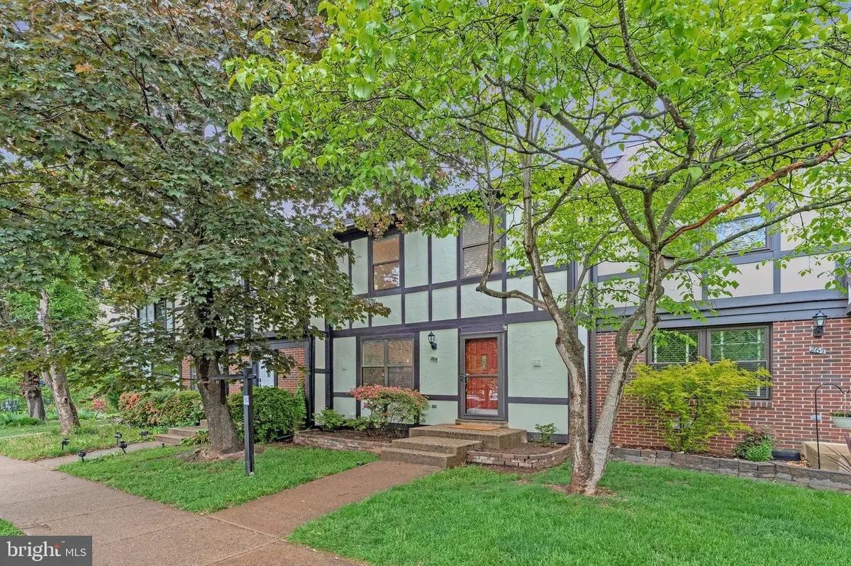 265 Chelmsford Ct, Sterling, VA 20165 - #1