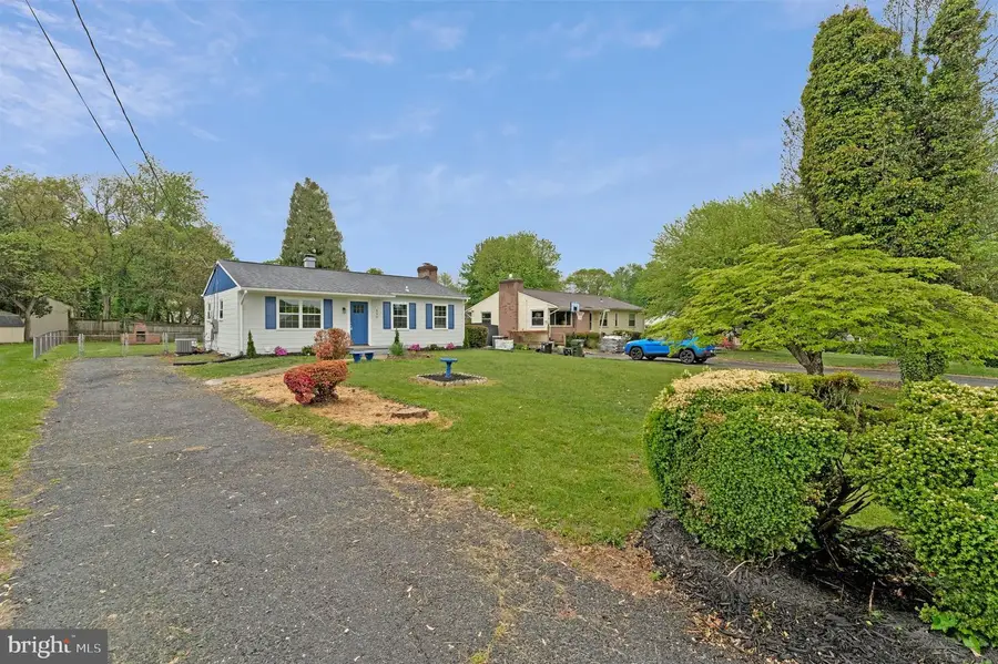 450 E E St, Purcellville, VA 20132 - #3