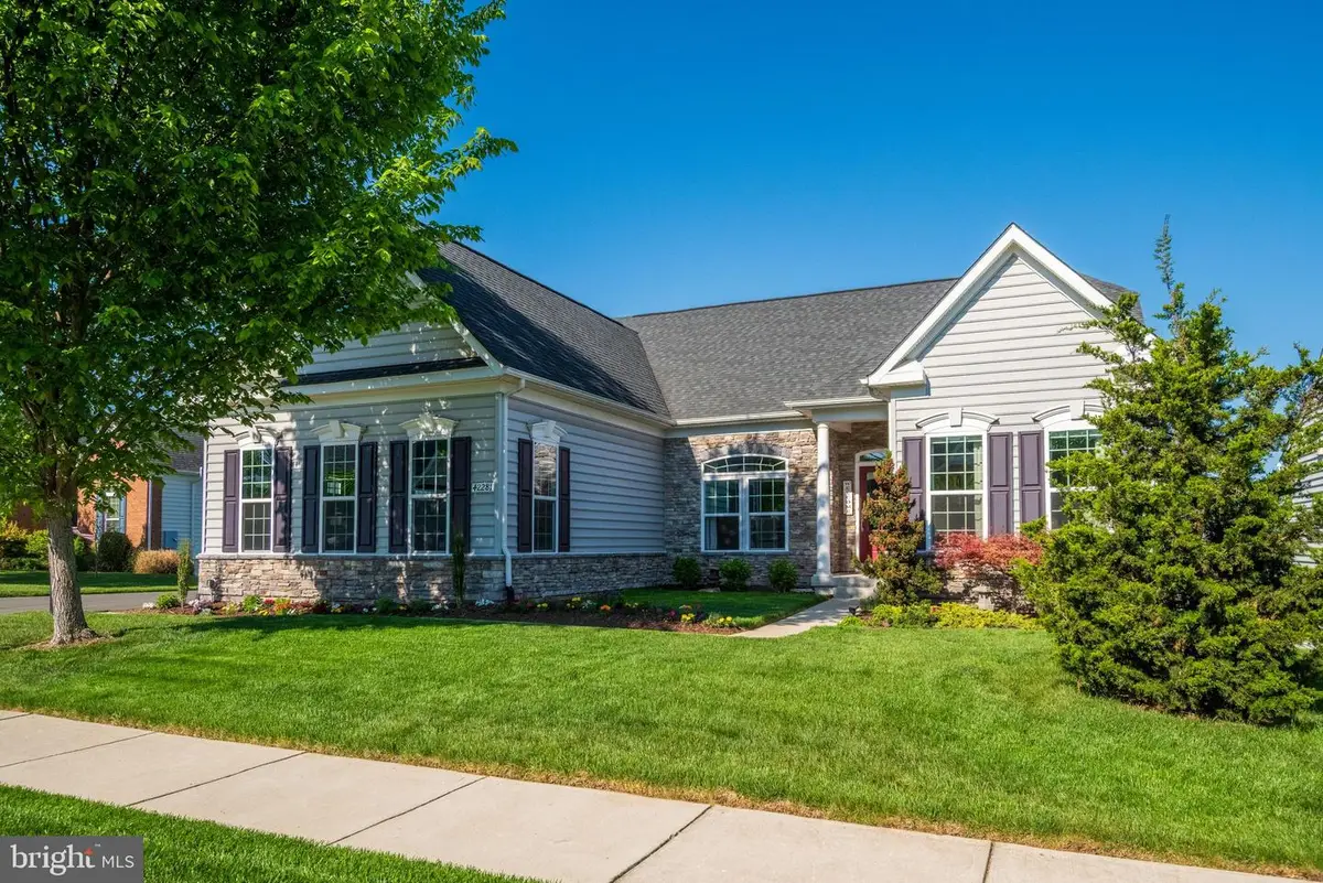 42281 Watling Ct, Chantilly, VA 20152 - #1