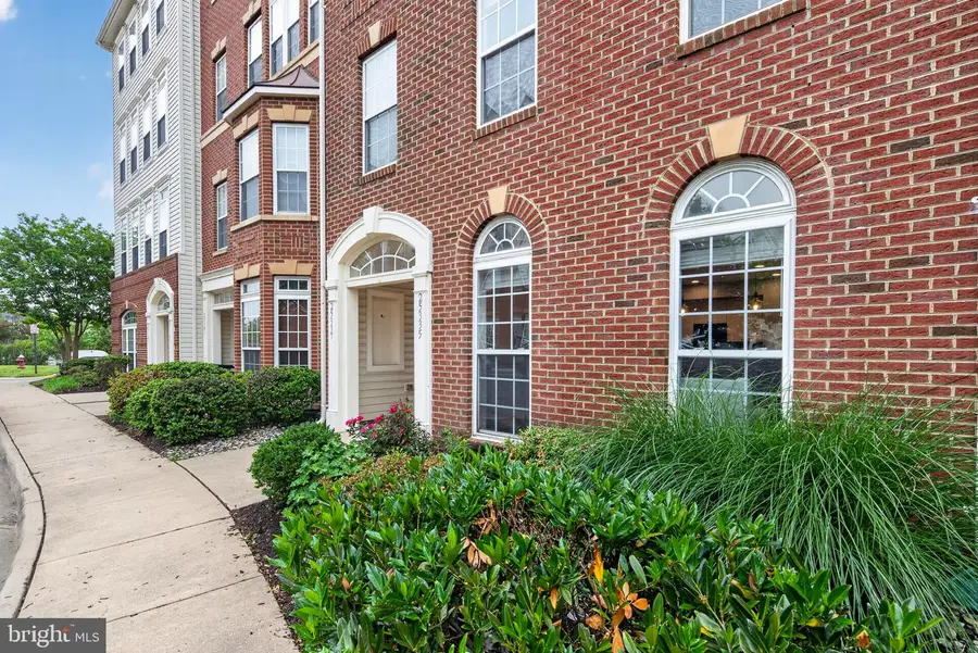 25335 Curiosity Sq, Aldie, VA 20105 - #3