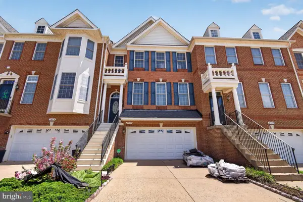 25252 Lyon Ter, CHANTILLY, VA 20152