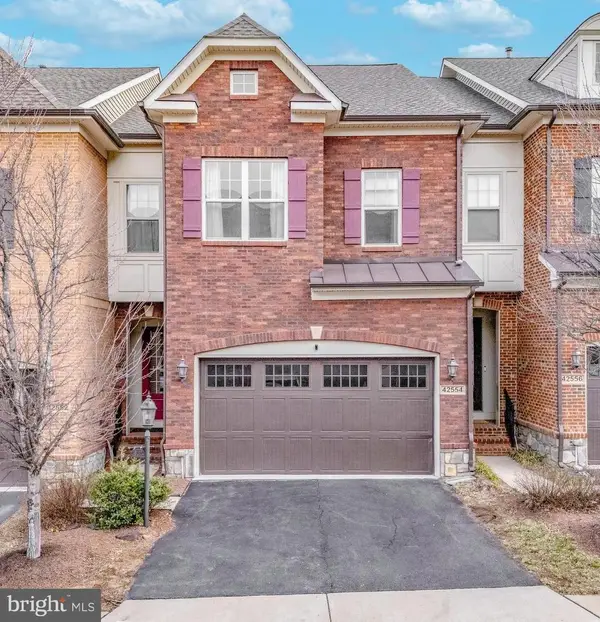 42554 Dreamweaver Dr, BRAMBLETON, VA 20148