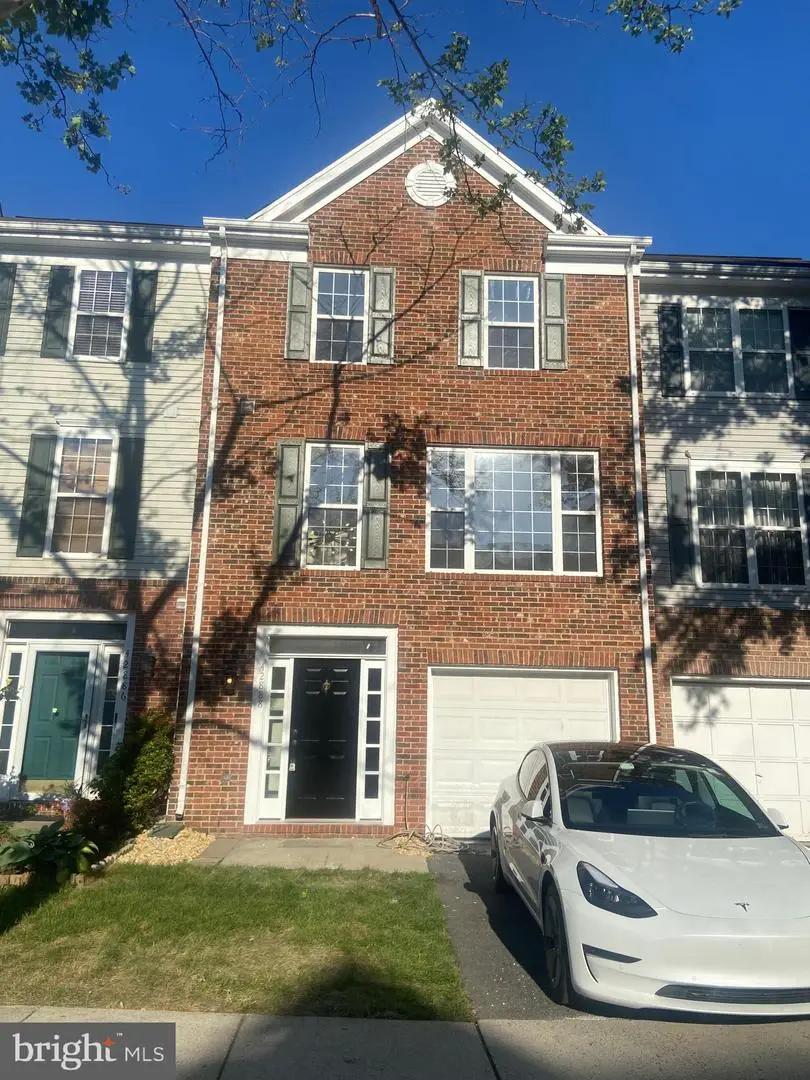42888 Golf View Dr, Chantilly, VA 20152 - #1