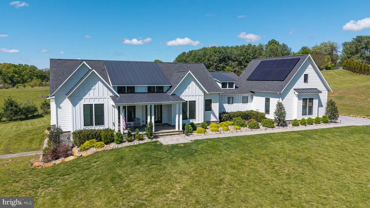 35399 Hillock Ln, Round Hill, VA 20141 - #1