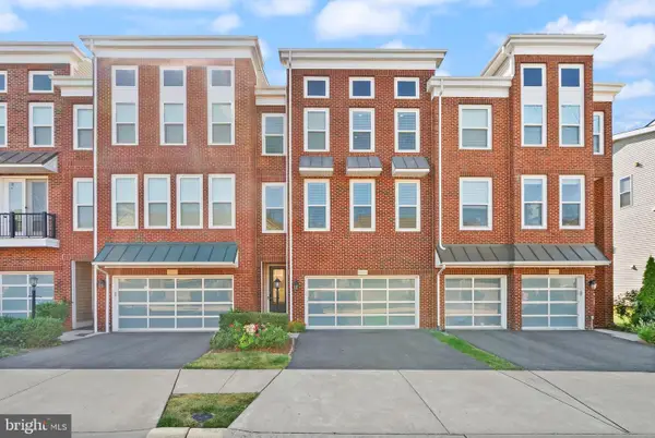23491 Epperson Sq, BRAMBLETON, VA 20148