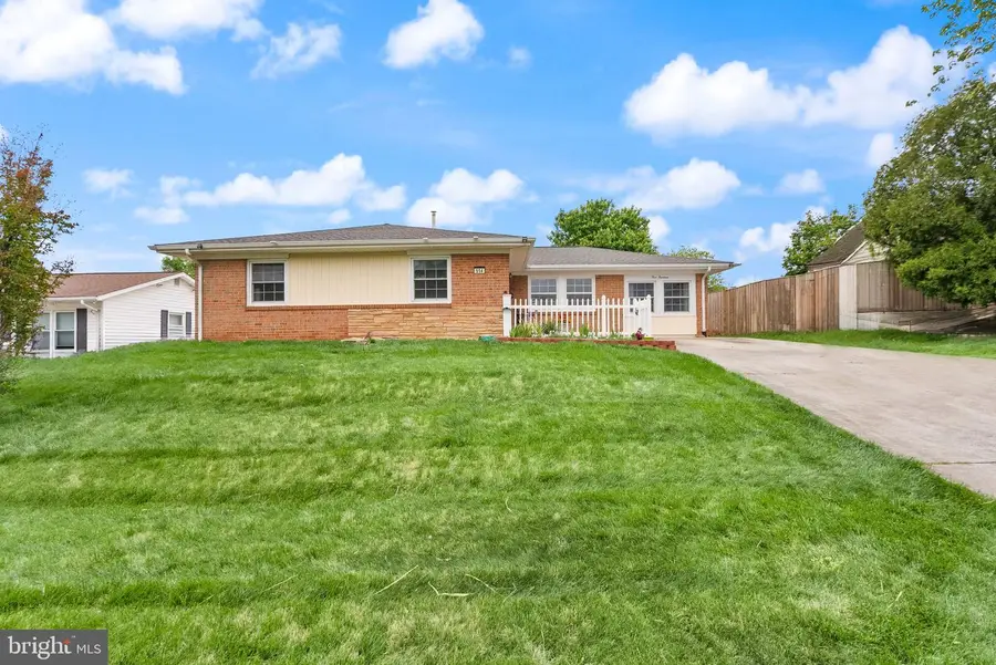 514 W Nettle Tree Rd, Sterling, VA 20164 - #3
