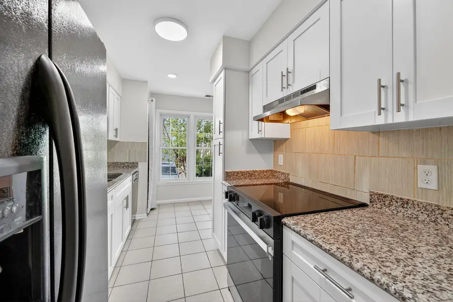 945 Holborn Ct, Sterling, VA 20164 - #2