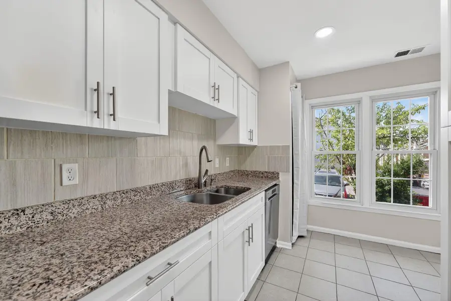 945 Holborn Ct, Sterling, VA 20164 - #3